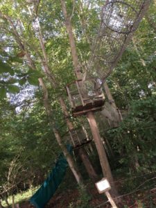 Parcours Aventure : activité pour enfants entre Caen et Lisieux dans notre ferme pédagogique de Ouezy en Normandie pour faire des visites et des activités pour enfants